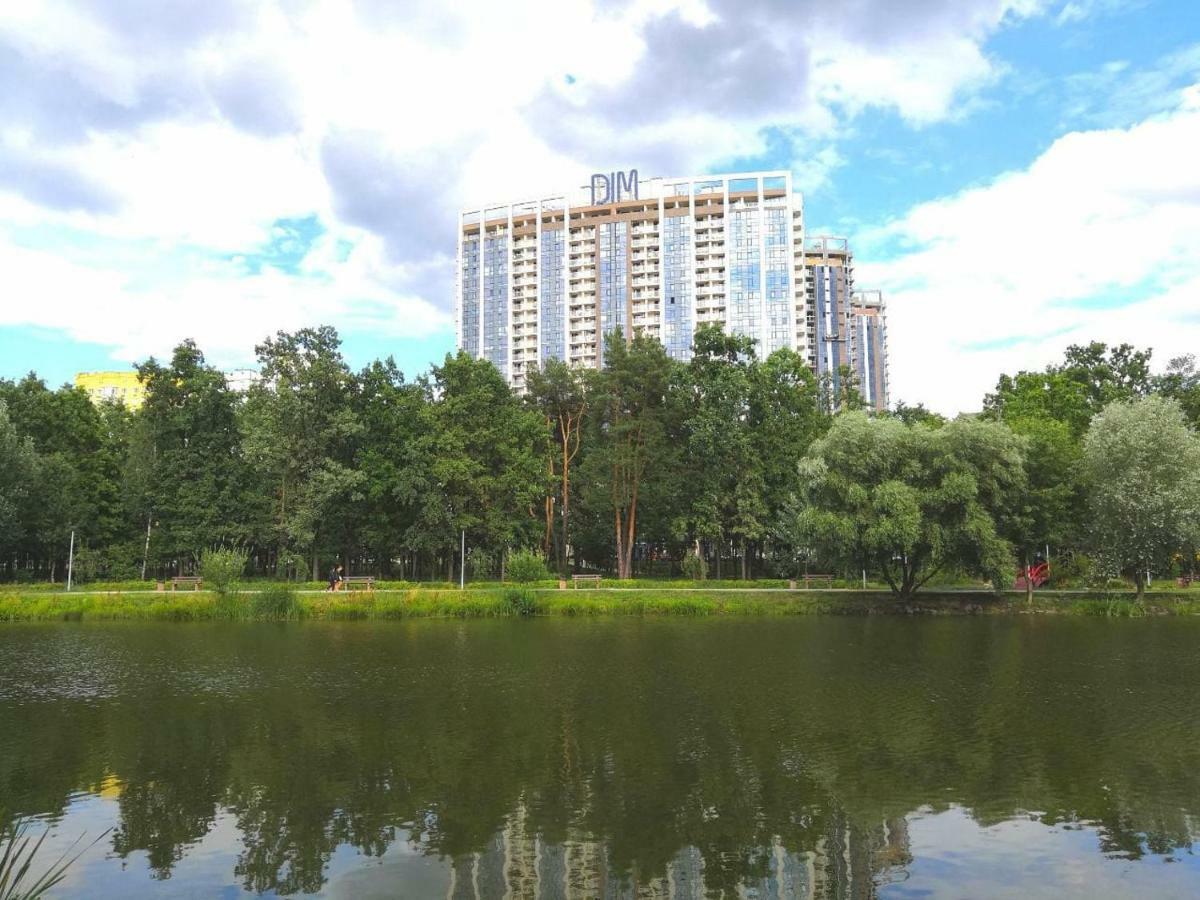 Красивая Квартира В Парке Kyiv Exterior foto