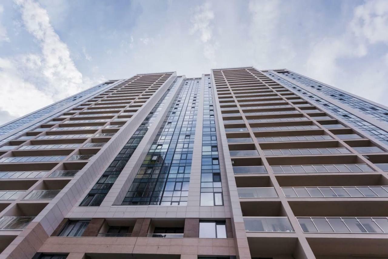 Красивая Квартира В Парке Kyiv Exterior foto